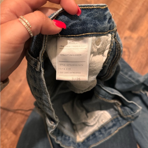 ripped mom jeans. - Picture 3 of 4